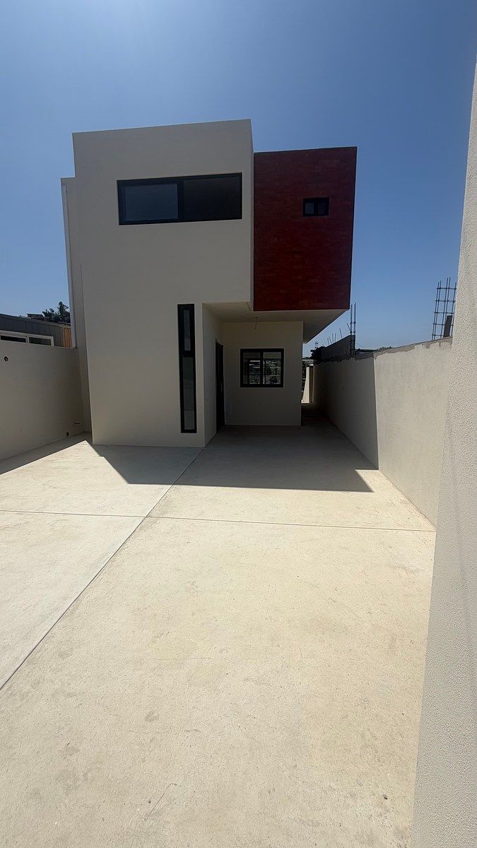 4 de 26: Patio y cochera