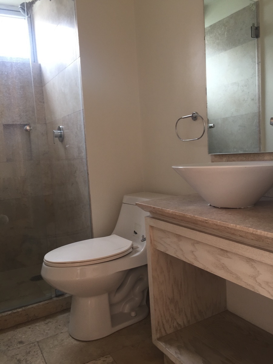 7 de 17: Baño 1