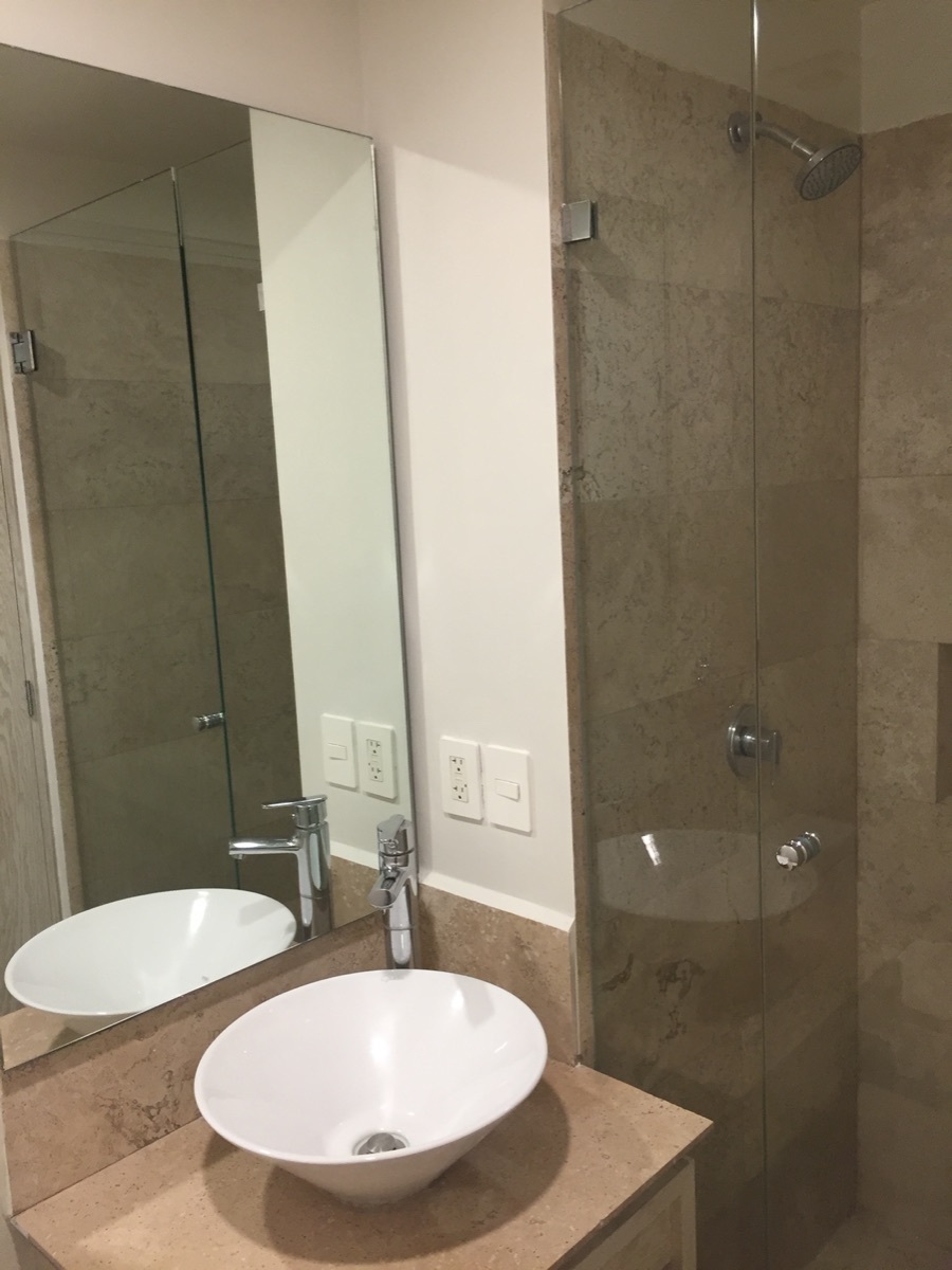 9 de 17: Medio baño