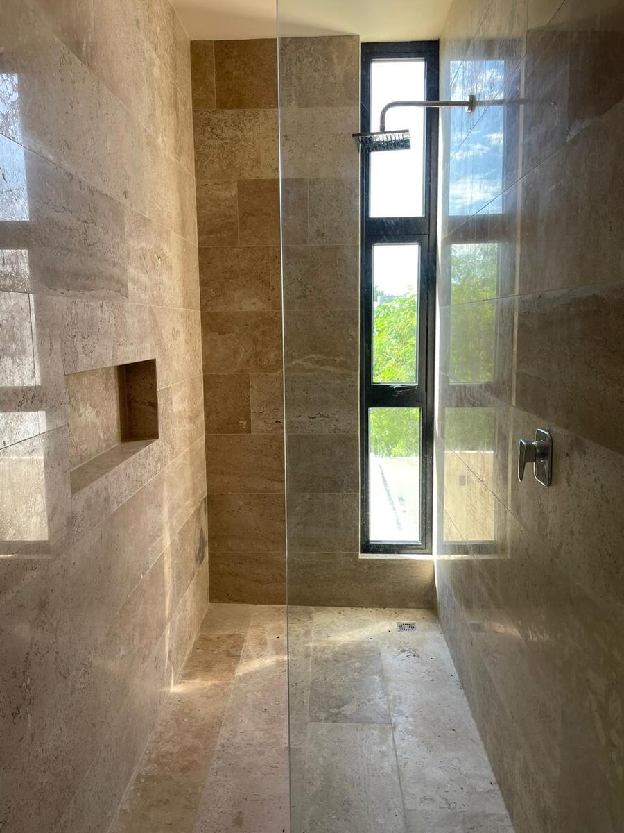 10 de 23: Baño Recámara Principal