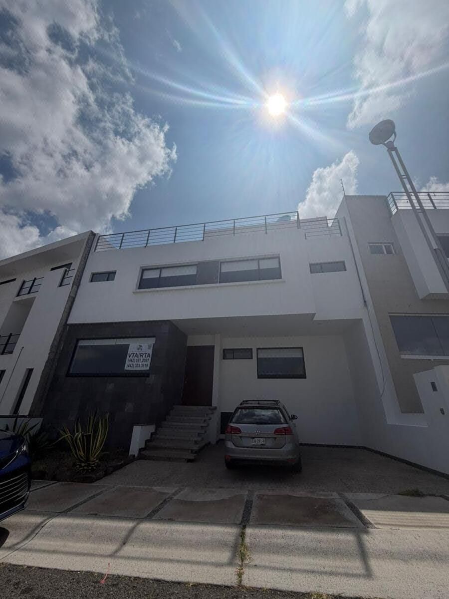Preciosa residencia en venta y renta en Zibata