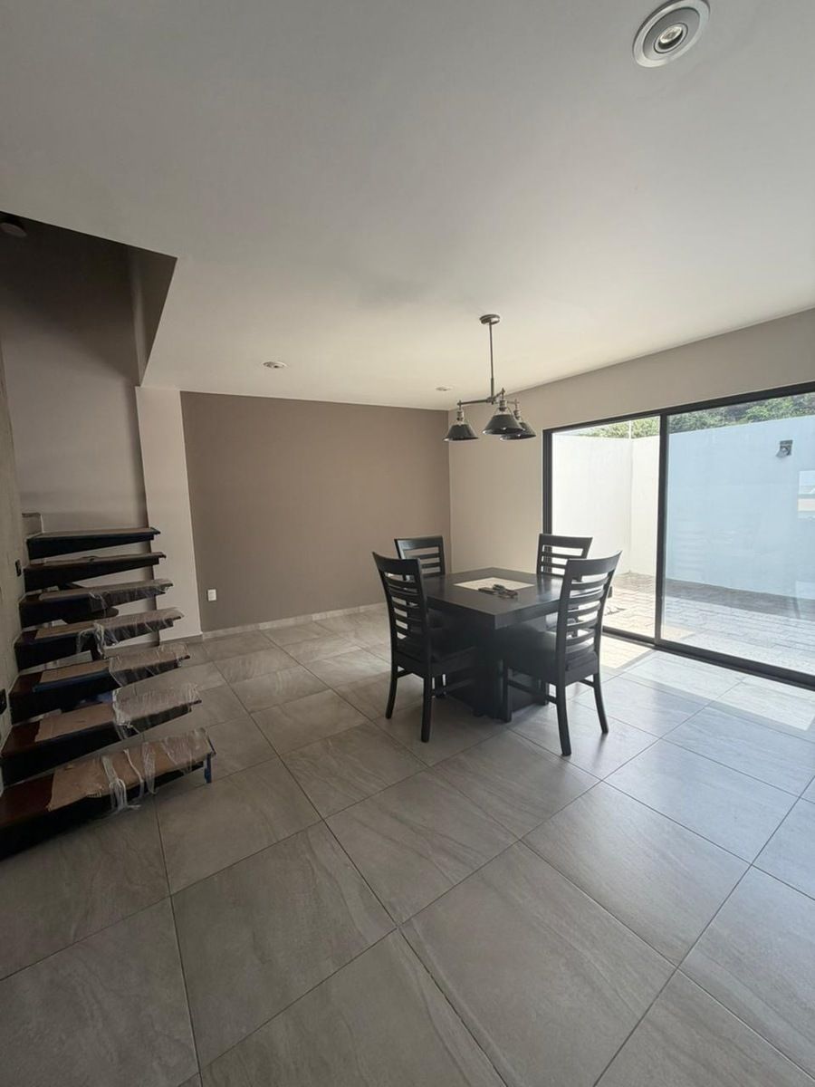 Preciosa residencia en venta y renta en Zibata