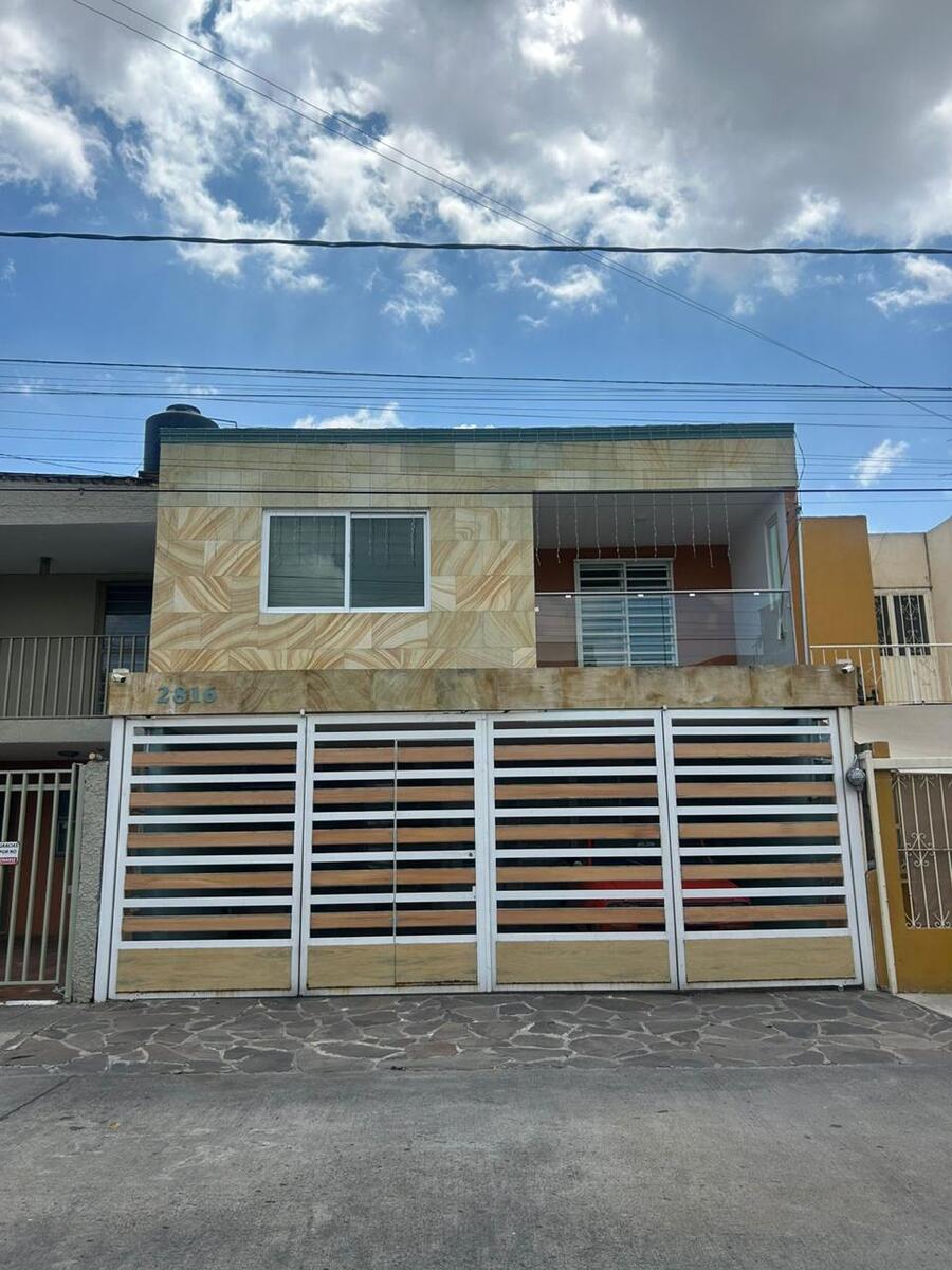 1 de 10: Fachada Principal