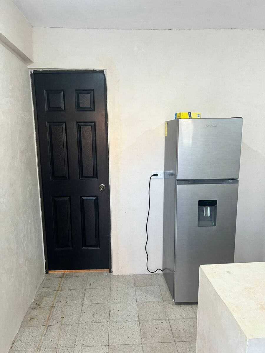 5 de 11: PUERTA HABITACION