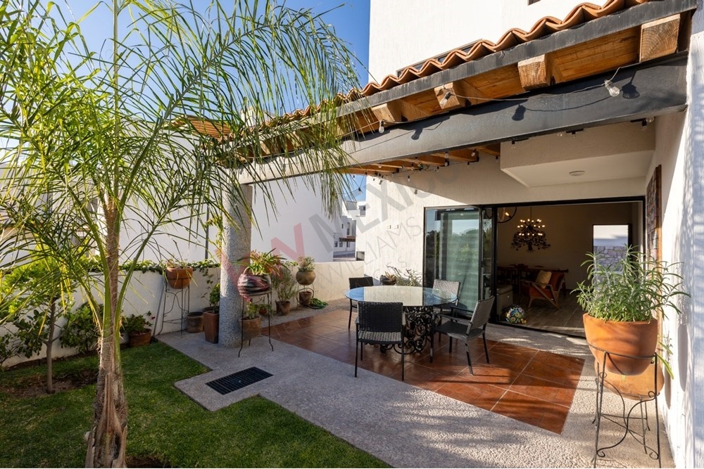 8 of 22: Terrace connecting garden to living room San Miguel.