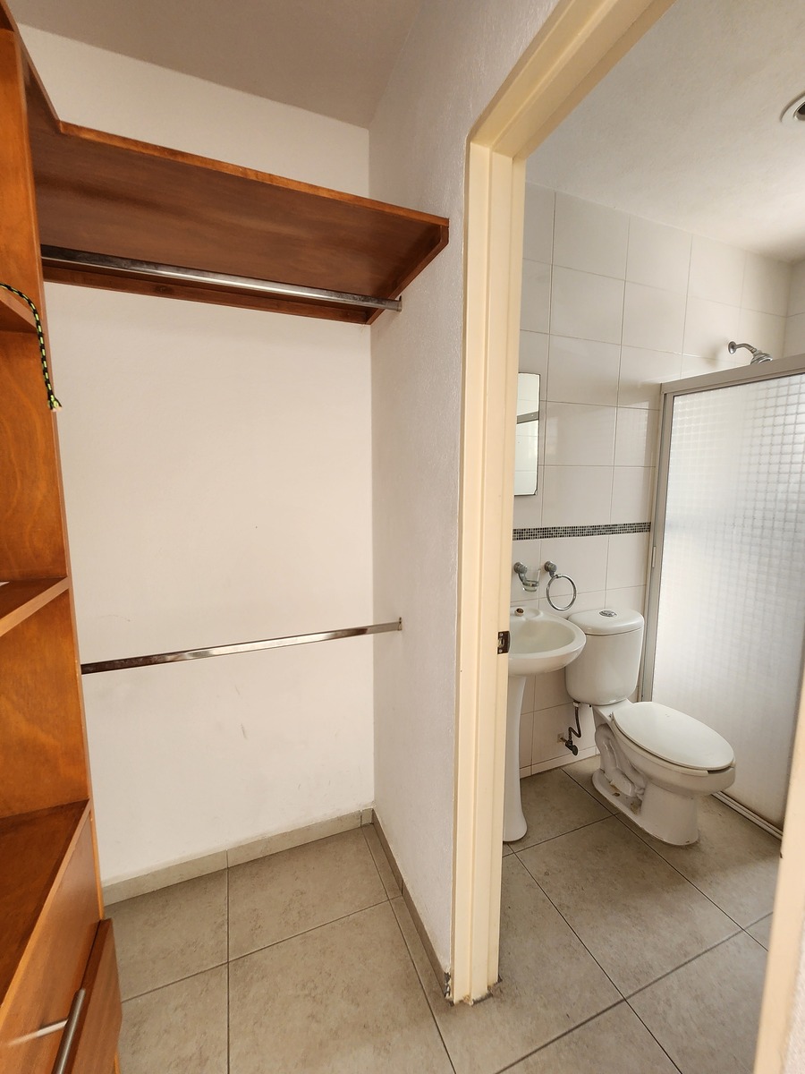 11 de 13: Baño vestidor habitación  2