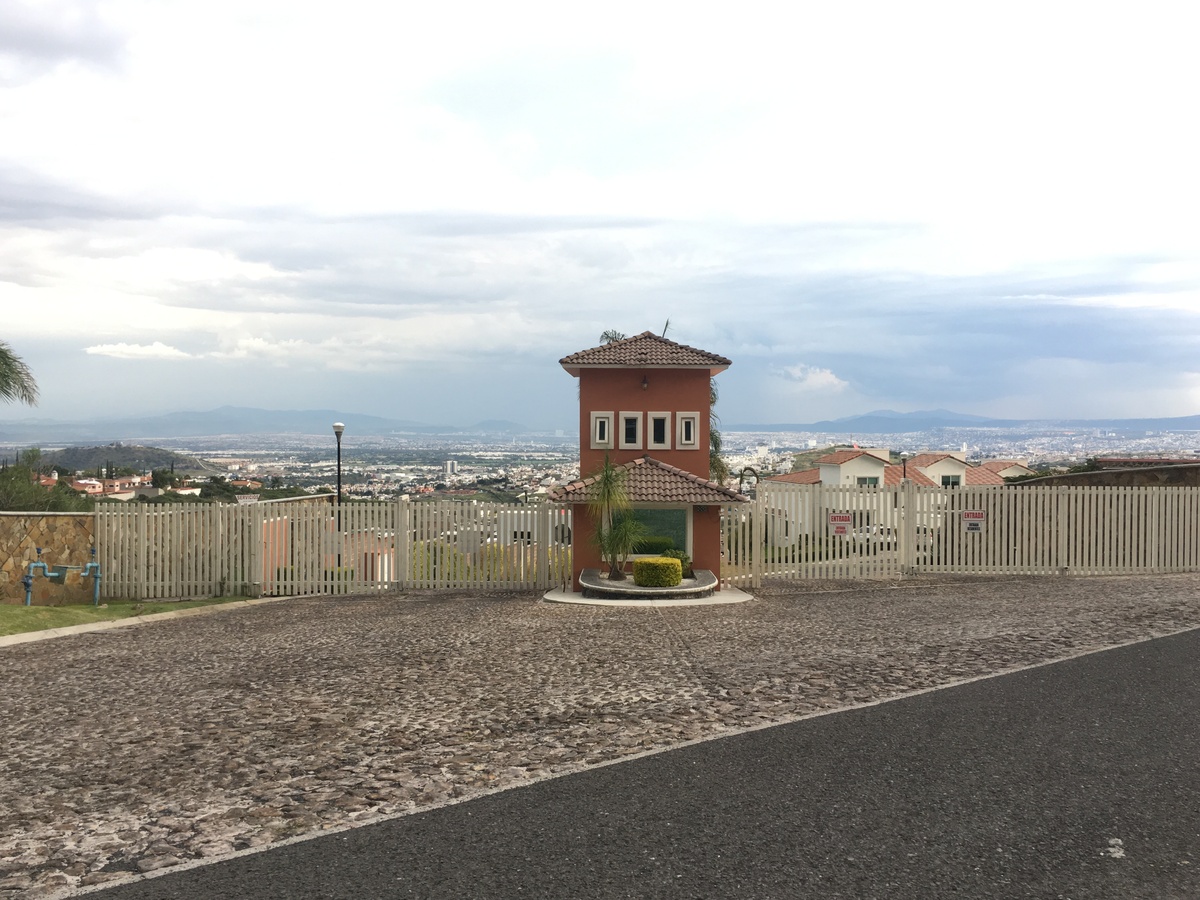 26 de 26: Caseta con vigilancia 24/7