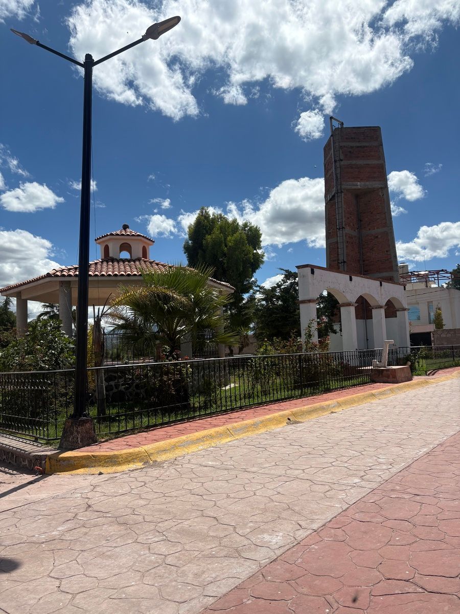 14 de 15: Plaza del poblado