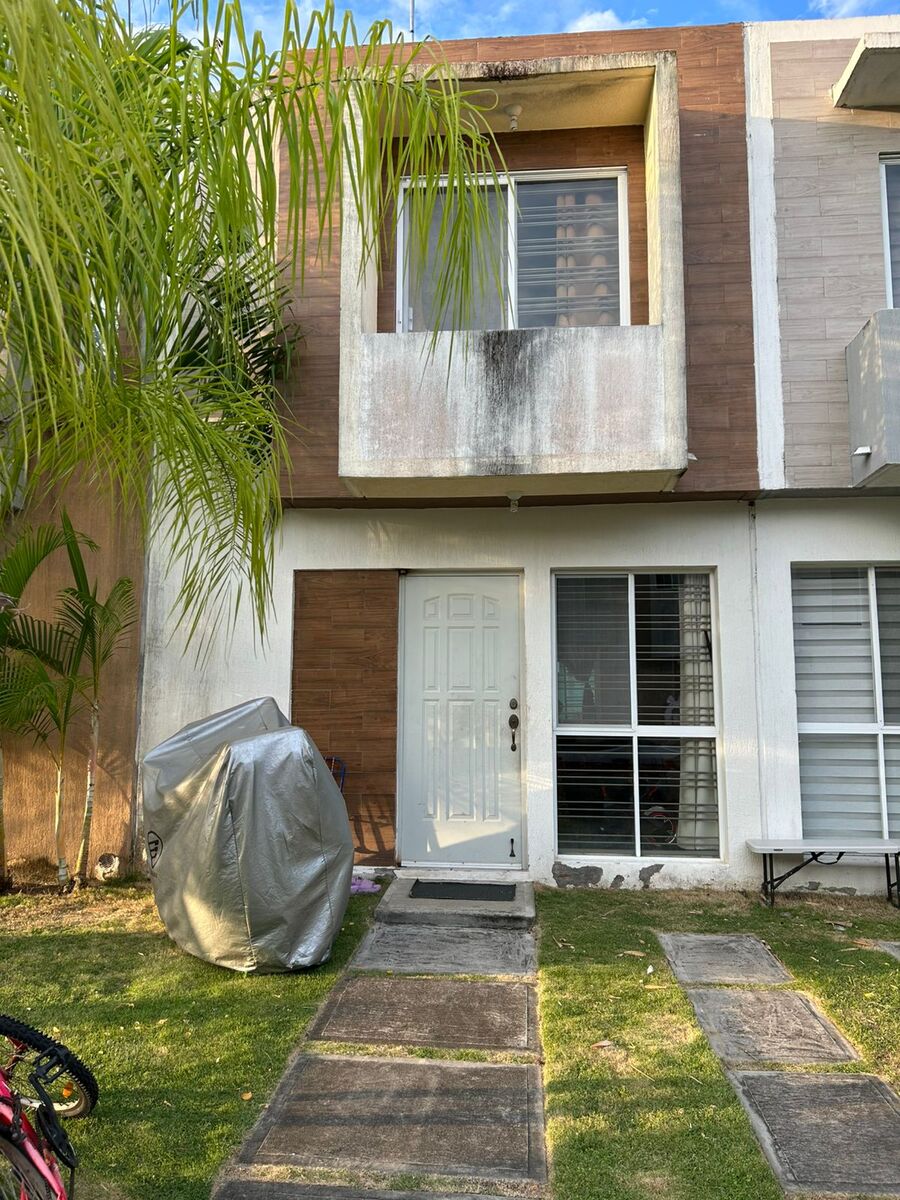 3 of 27: Fachada