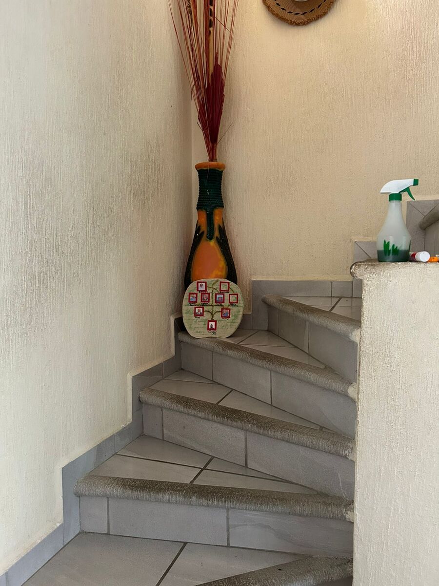 6 of 27: Escaleras