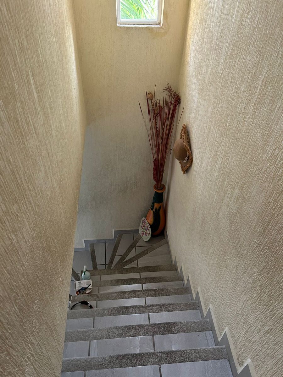 13 of 27: Escalera Segundo Piso