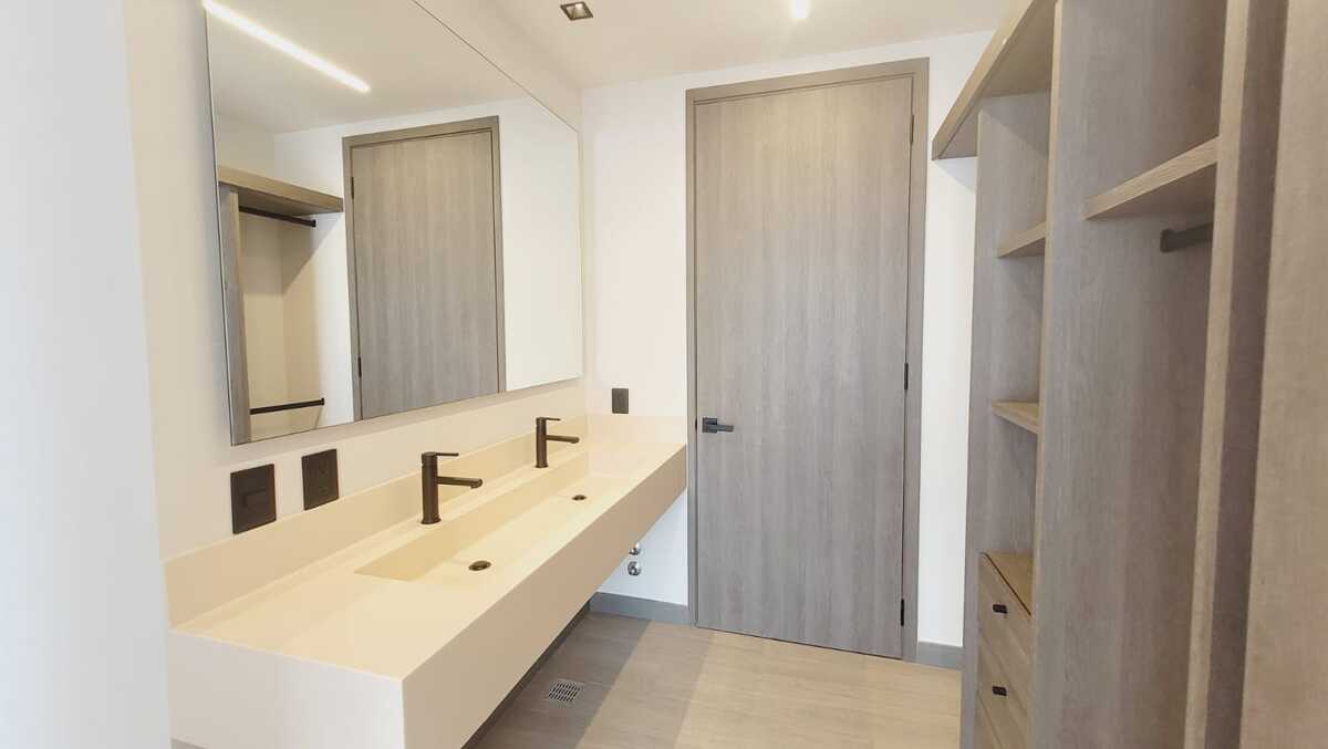 7 de 15: Vestidor y Lavabo