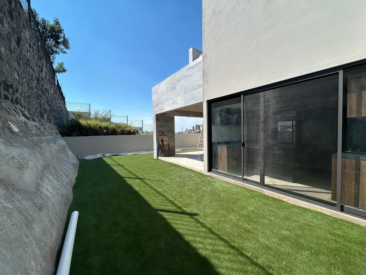 25 de 34: Jardín trasero