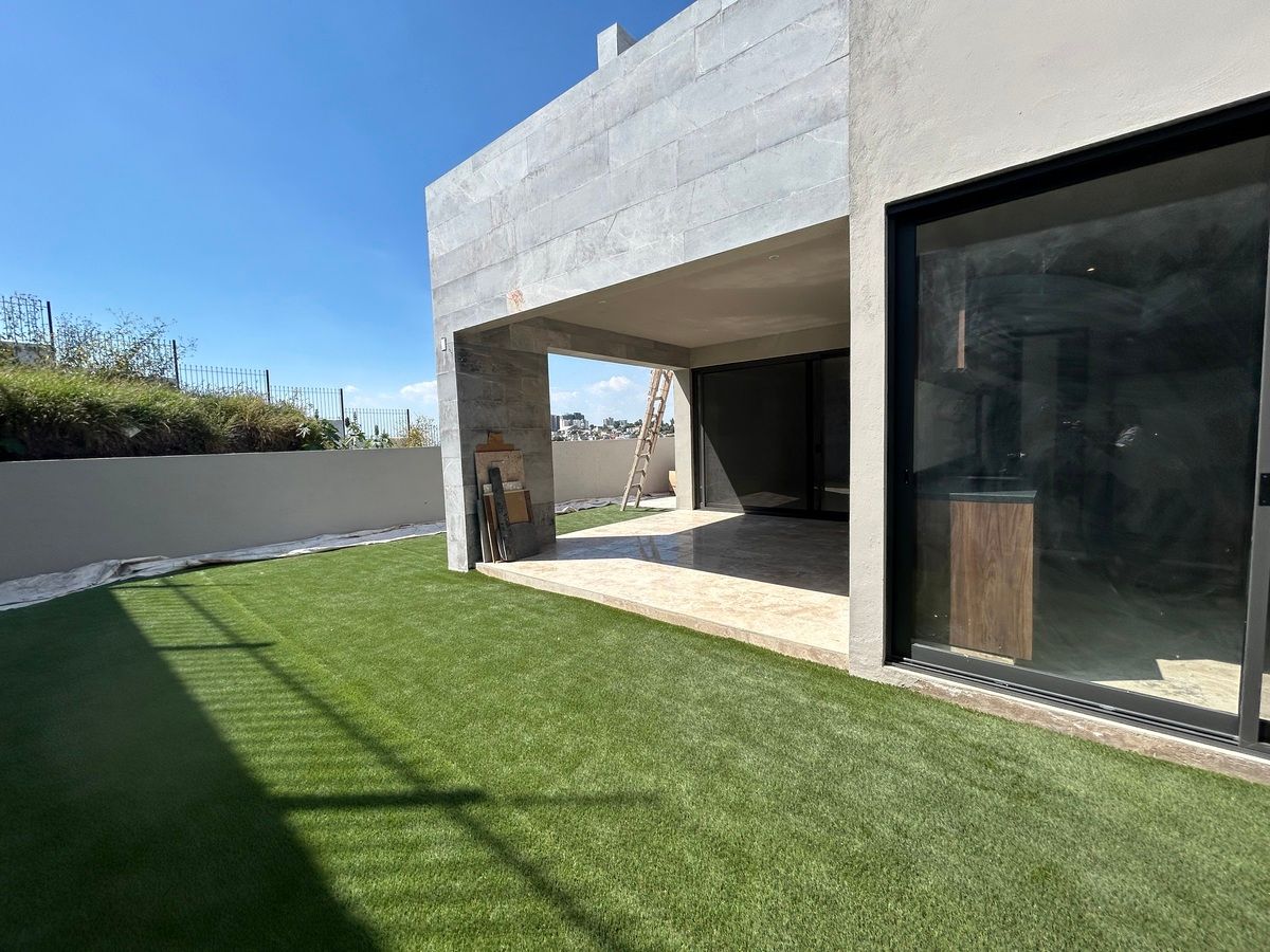 26 de 34: Jardín trasero