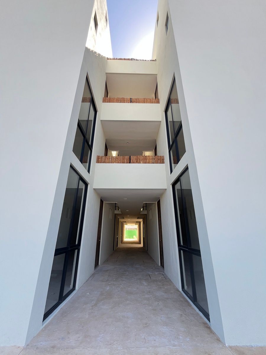 11 de 14: Vista de la entrada a Torre 2