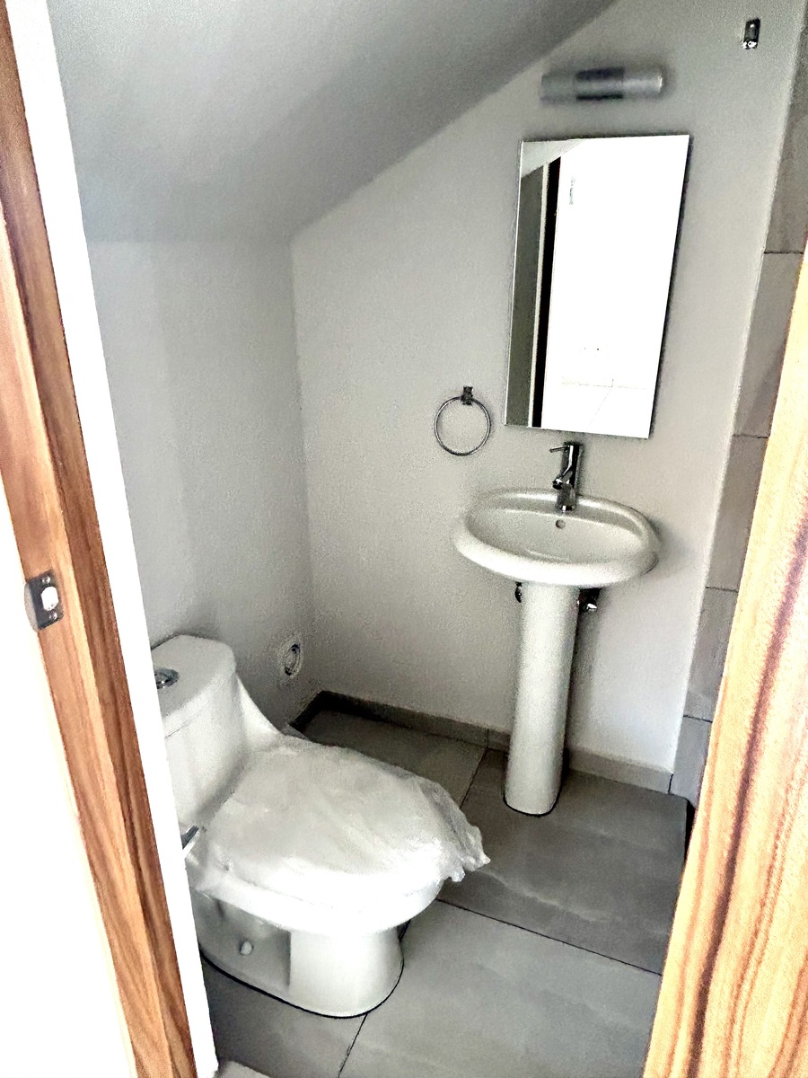 5 de 25: Baño completo planta baja