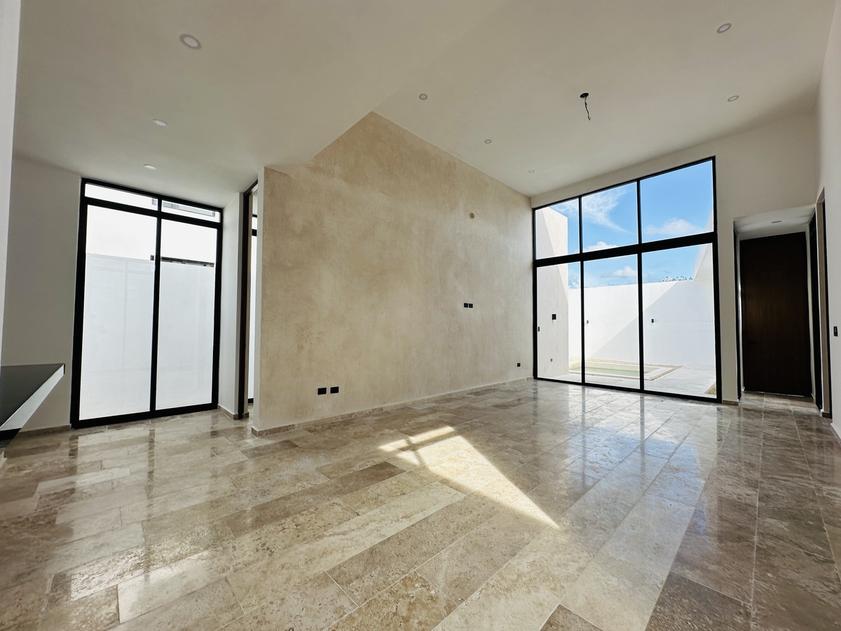 3 of 21: Sala y Comedor