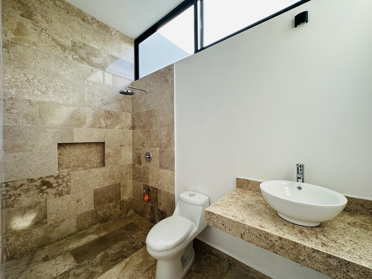 9 of 21: Baño Recámara Principal