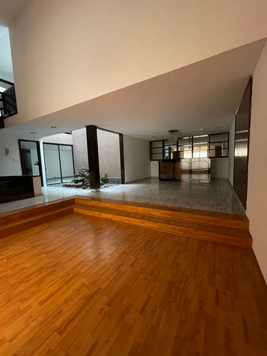 2 of 30: Vista desde la Sala al Comedor