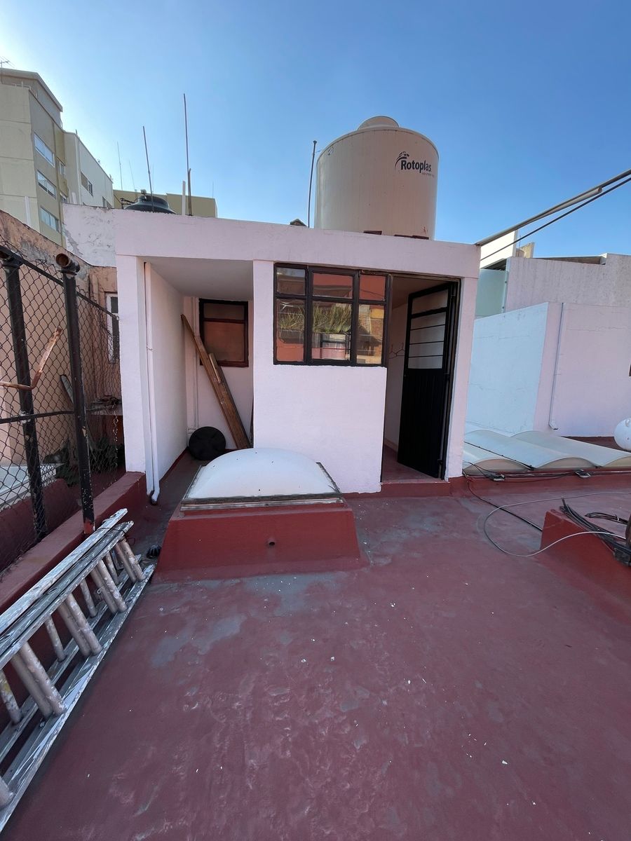 29 of 30: Roof vista al cuarto de servicio