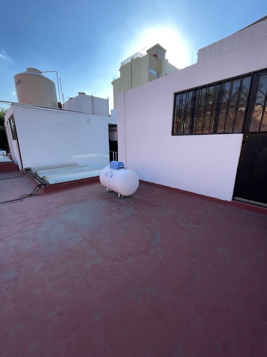 30 of 30: Salida del Estudio al roof