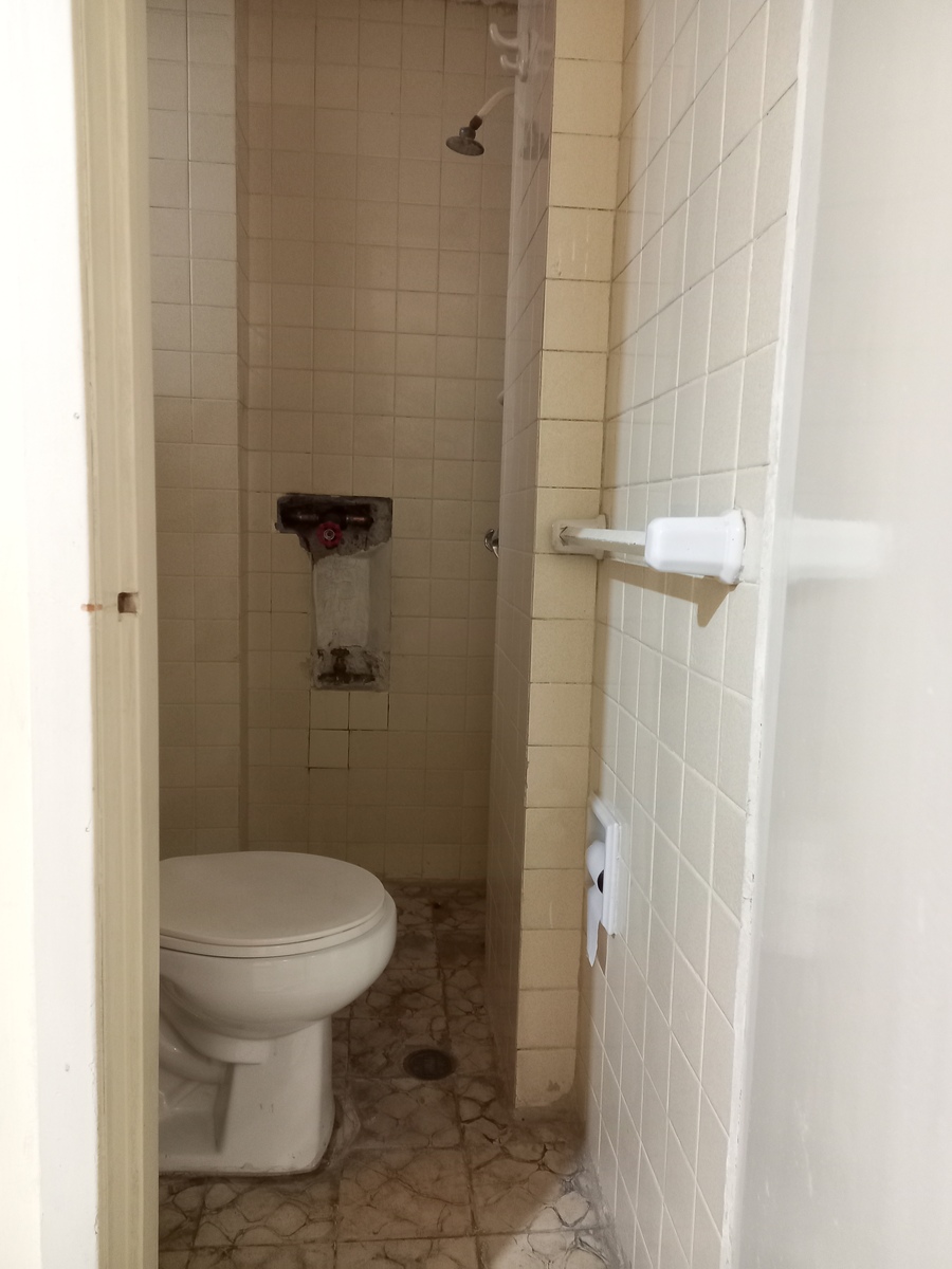 17 de 20: baño del cuarto de servicio