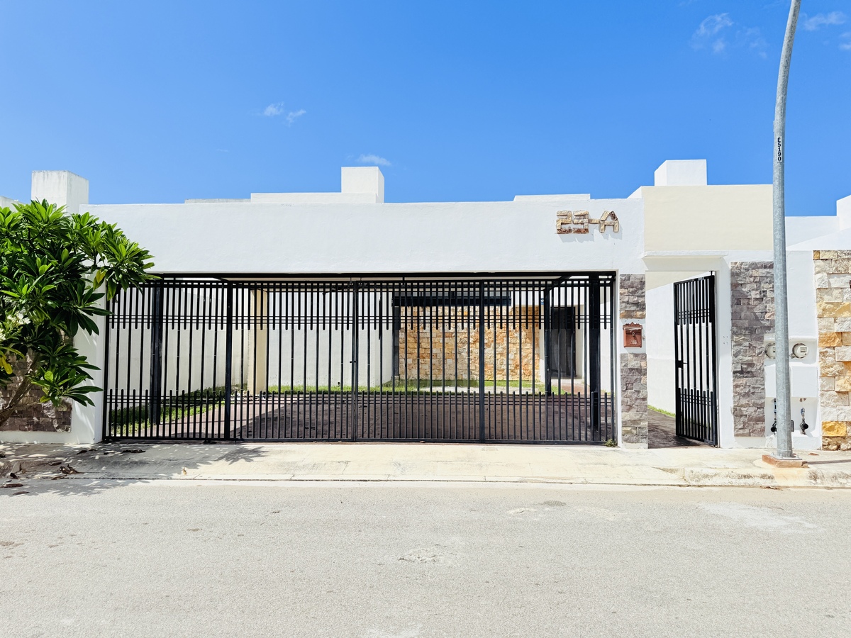 2 de 14: Fachada Principal