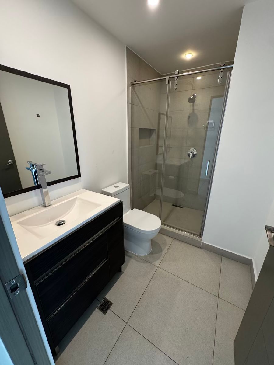 8 de 9: Baño Secundario