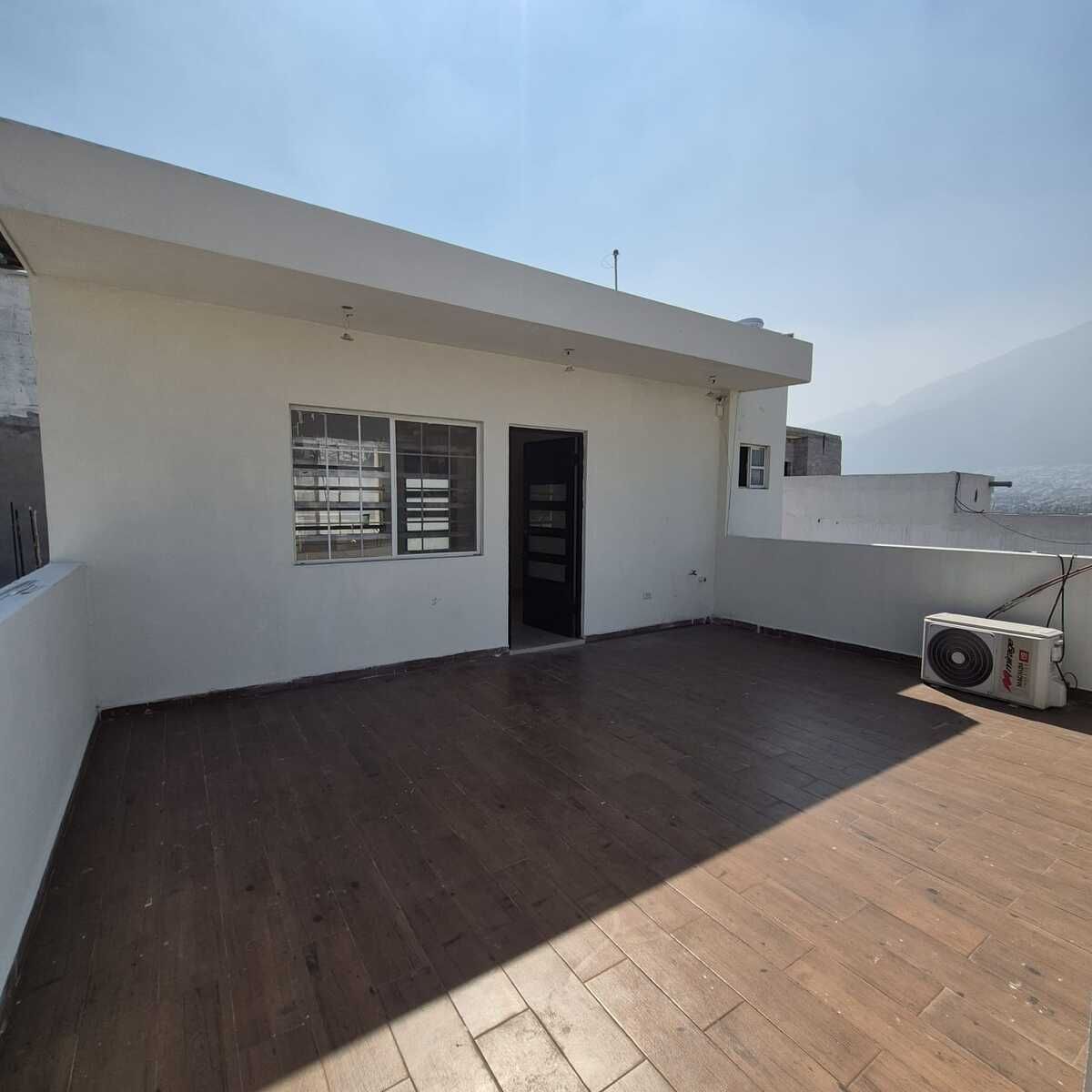 14 de 16: TERRAZA FRONTAL