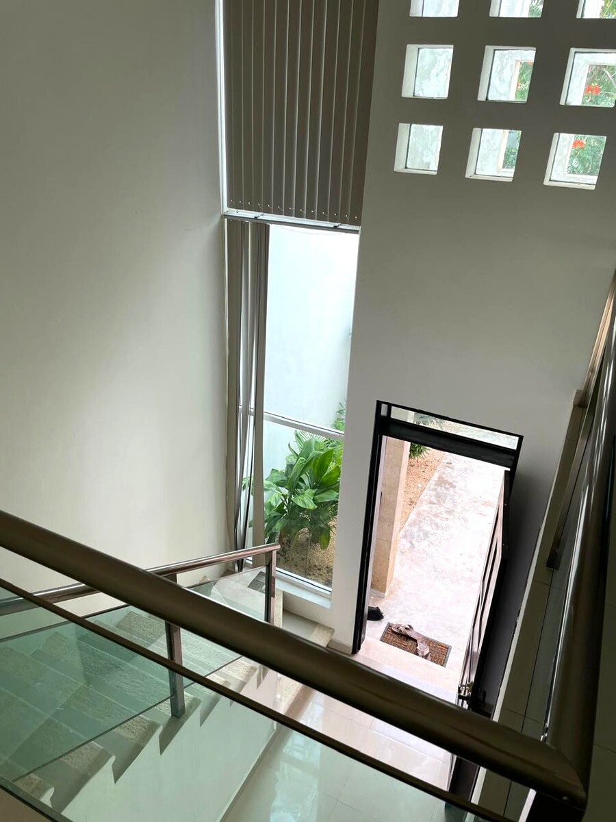 9 de 18: ESCALERAS DOBLE ALTURA