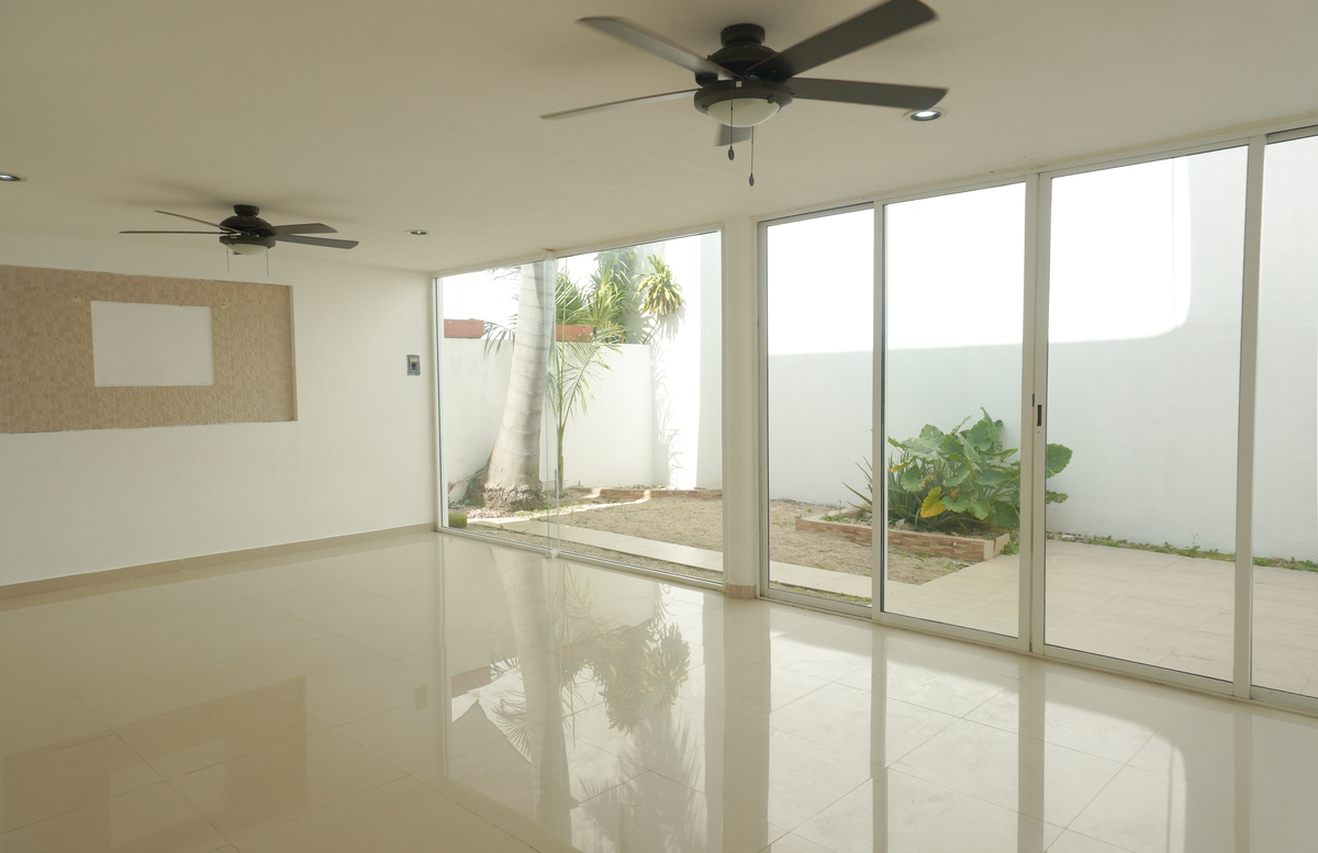 4 de 18: SALA COMEDOR