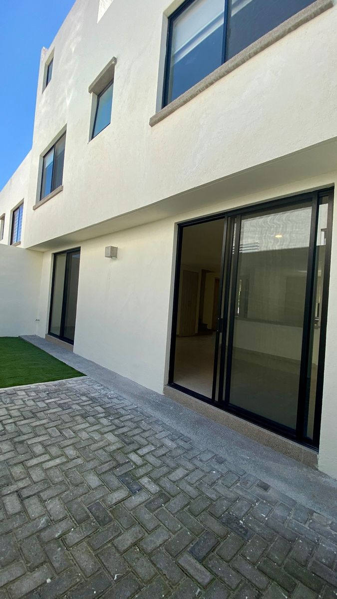 11 de 32: Patio posterior