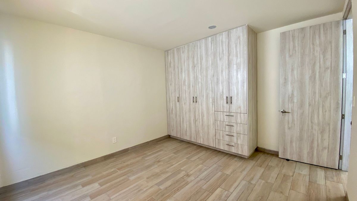 21 de 32: Closet Hab secundaria