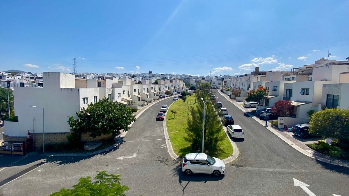 27 de 32: Vista frontal