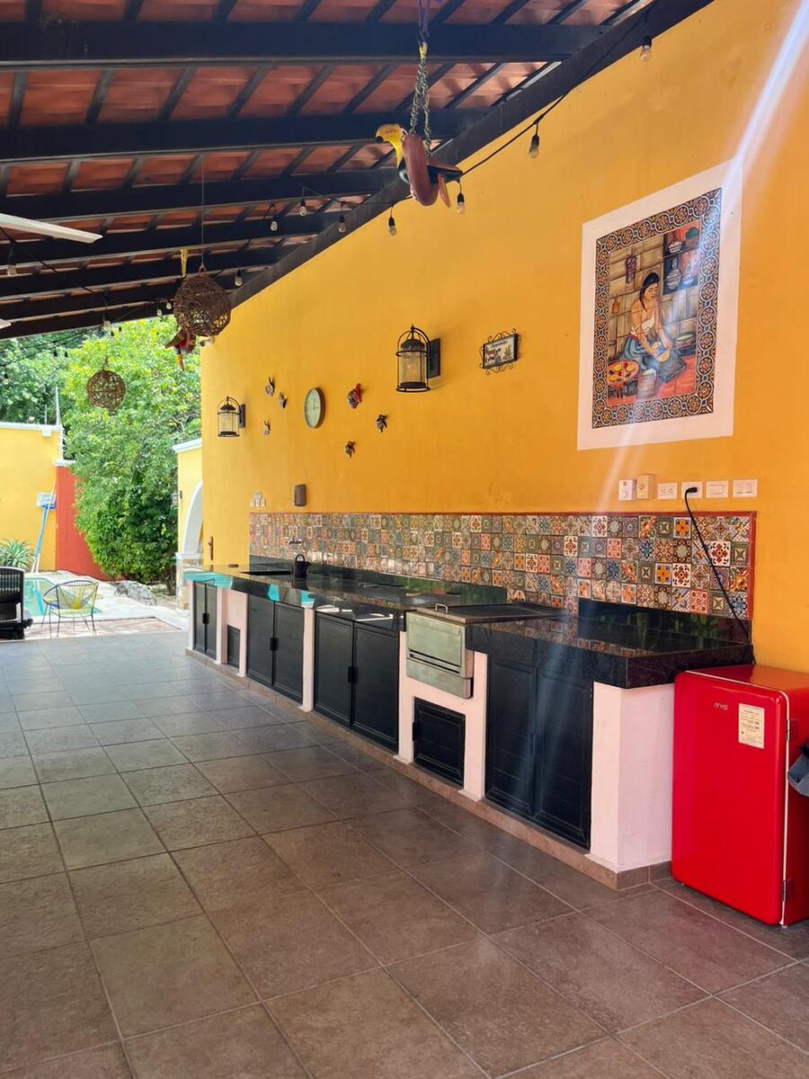 28 de 30: terraza social con asadores