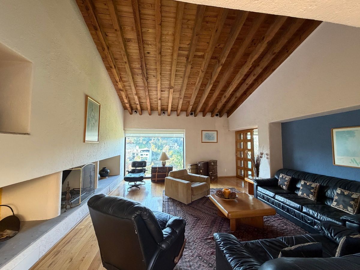 2 de 13: Estudio con tapanco