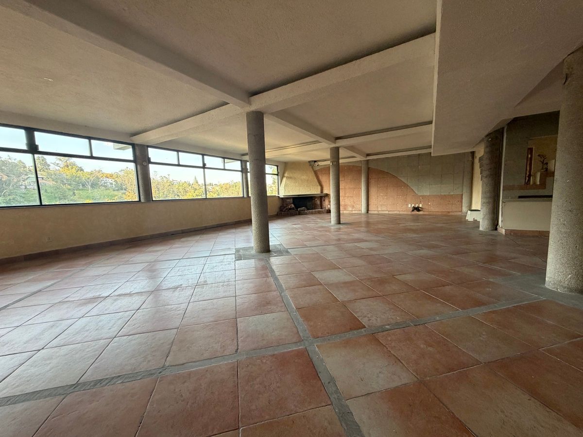 9 de 13: Salón de fiestas con chimenea