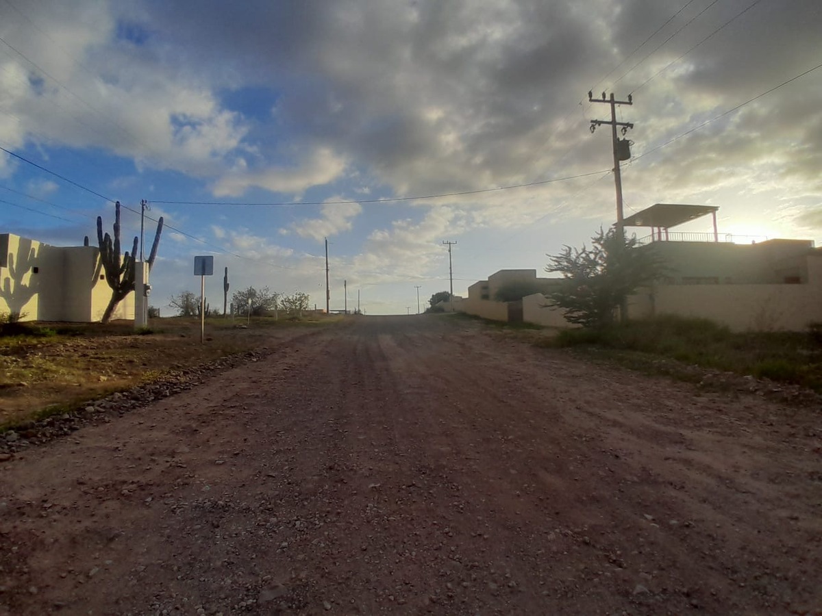 3 of 12: vista calle