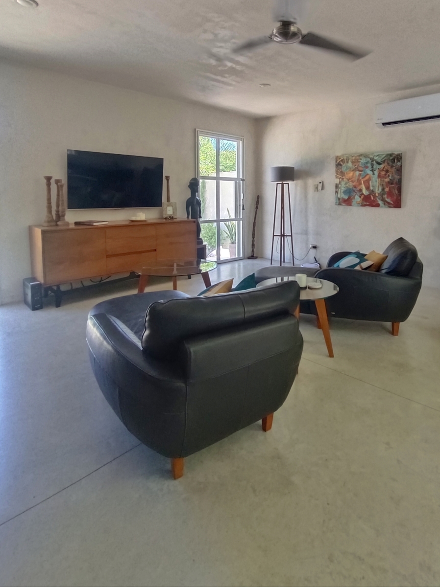 6 de 23: TV Room / Estudio