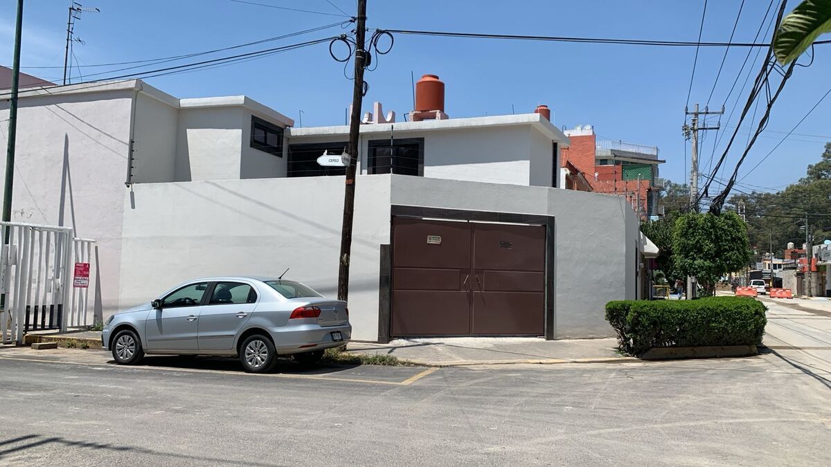 24 de 24: Entrada portón eléctrico