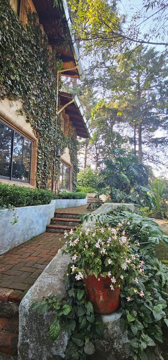 1 of 19: Fachada principal