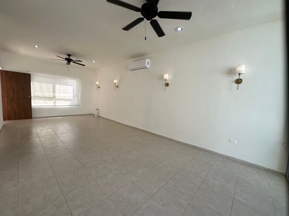 7 de 17: SALA COMEDOR VISTA DESDE EL JARDÍN