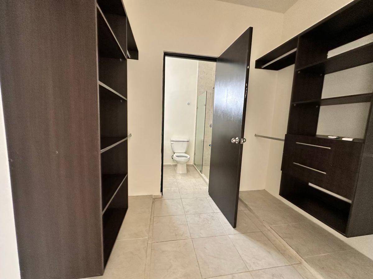 13 de 18: CLOSET VESTIDOR PRINCIPAL