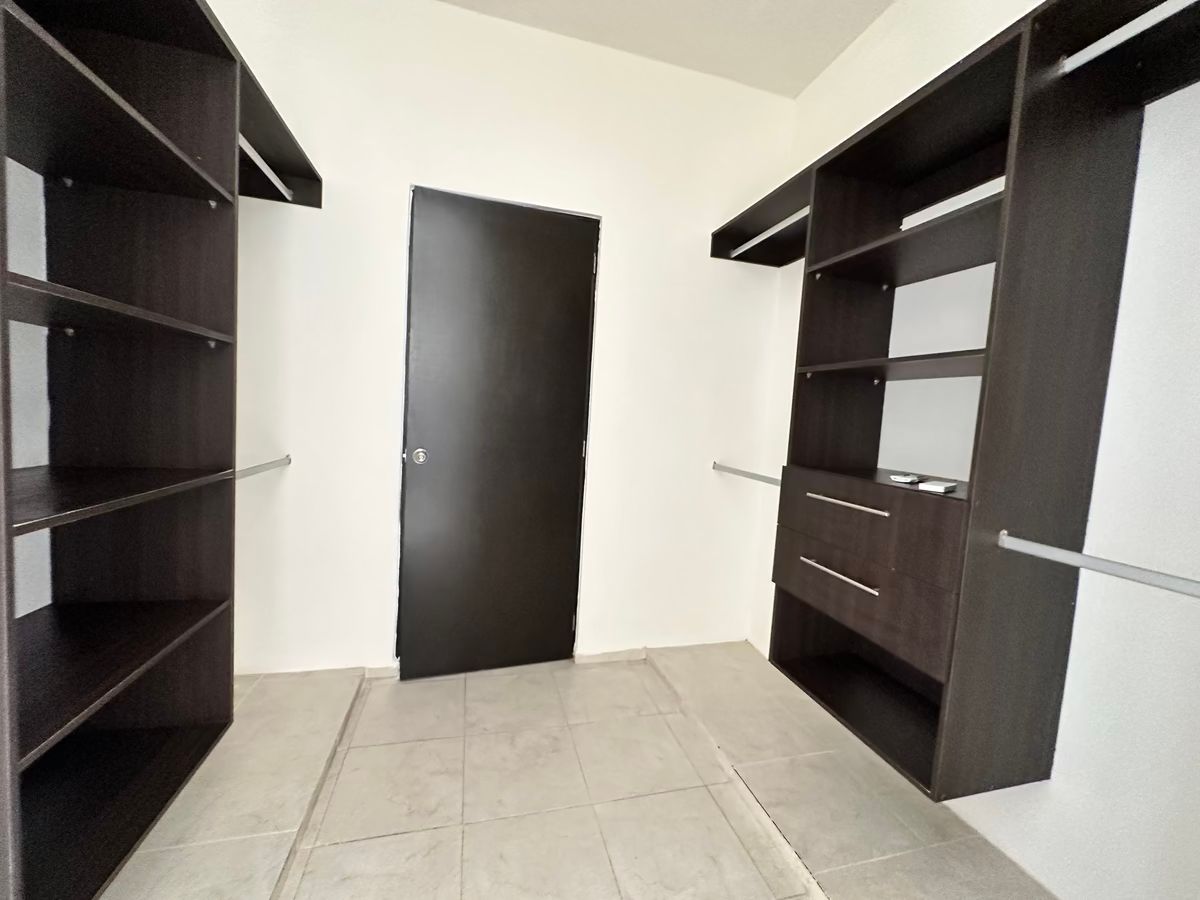 13 de 17: CLOSET VESTIDOR REC PRINCIPAL