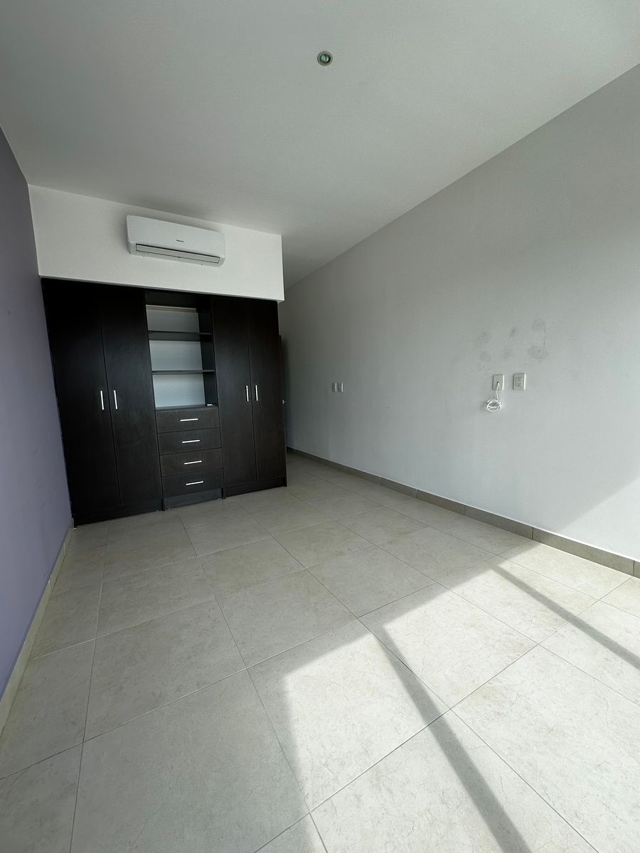 7 of 22: Recamara dos