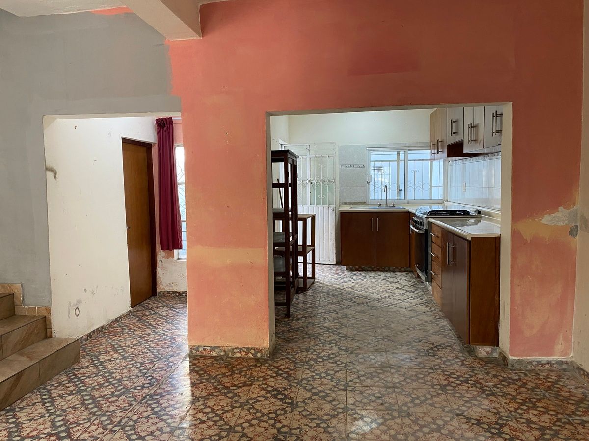 15 de 39: Dining room to kitchen