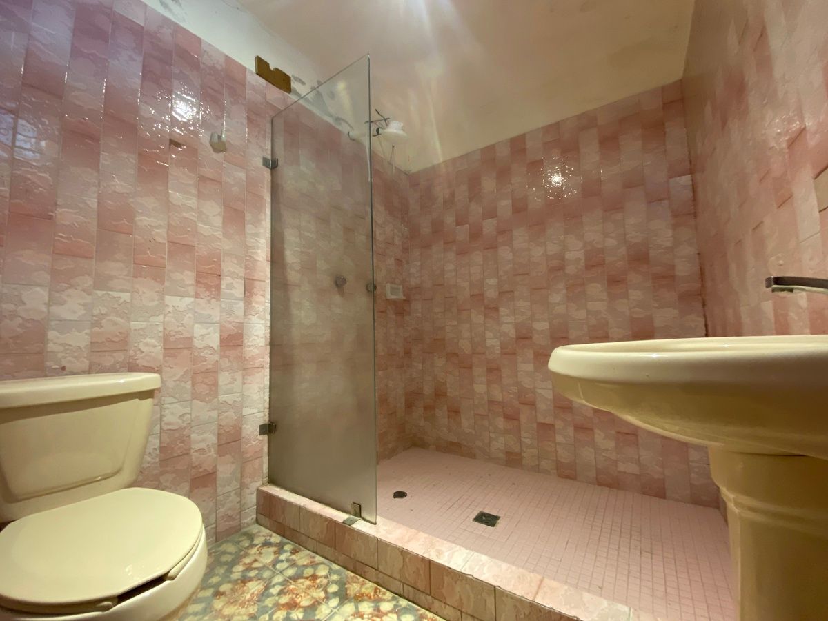 22 de 39: Bathroom second floor