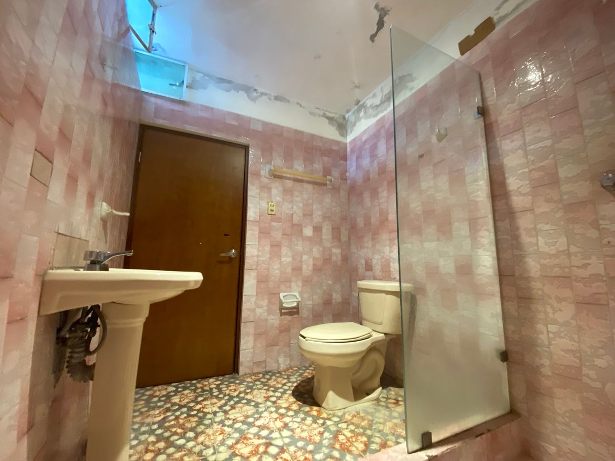 21 de 39: Bathroom second floor