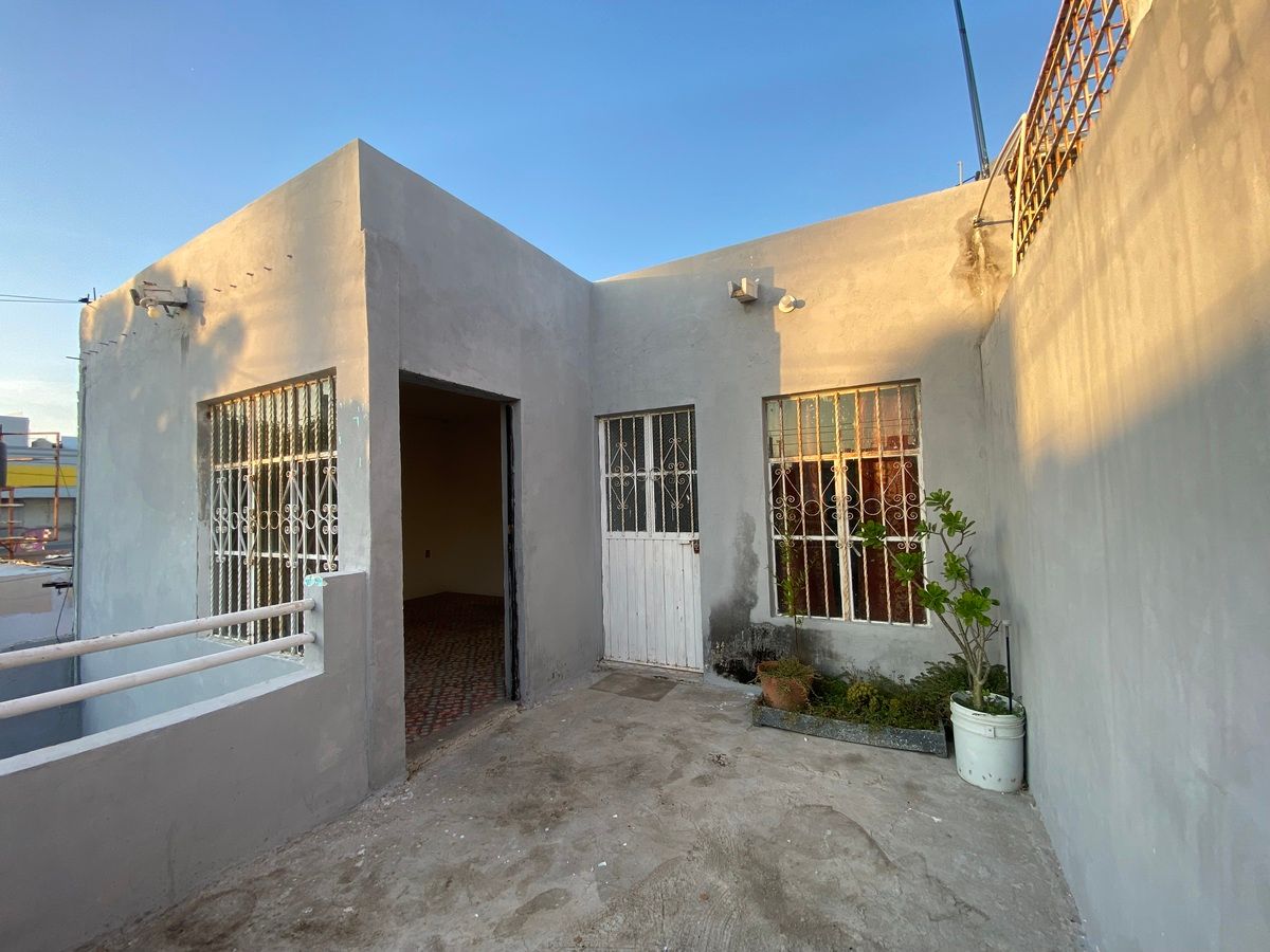 33 de 39: Front terrace second floor