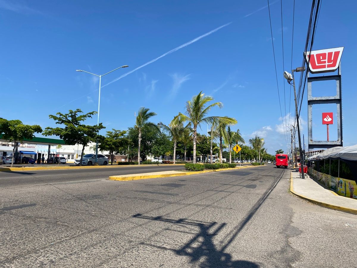 39 de 39: Ley del Mar en Avenida Ejercito Mexicano